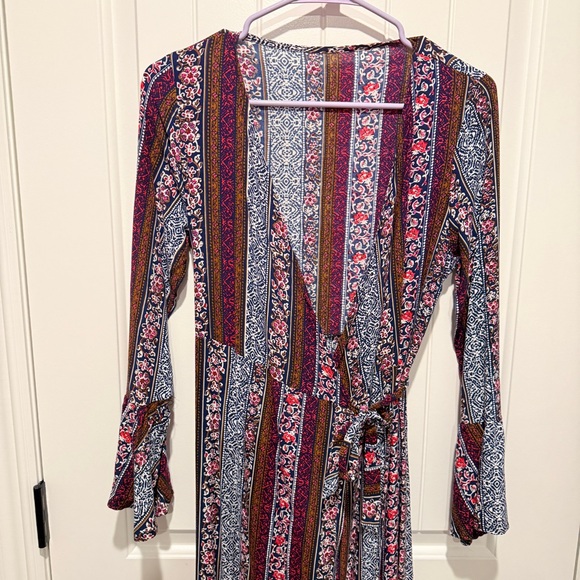 Elegant Boho Maxi Wrap Dress - Picture 3 of 8